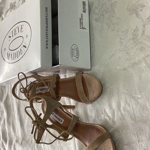 Women’s suede dress shoe